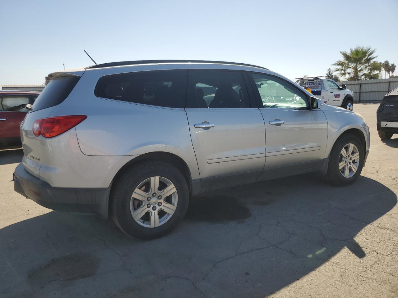 2011 CHEVROLET TRAVERSE L - 1GNKVGED8BJ300842 — photo 3