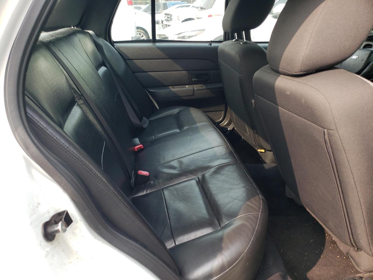 2011 FORD CROWN VICT - 2FABP7BV8BX108589 — photo 10