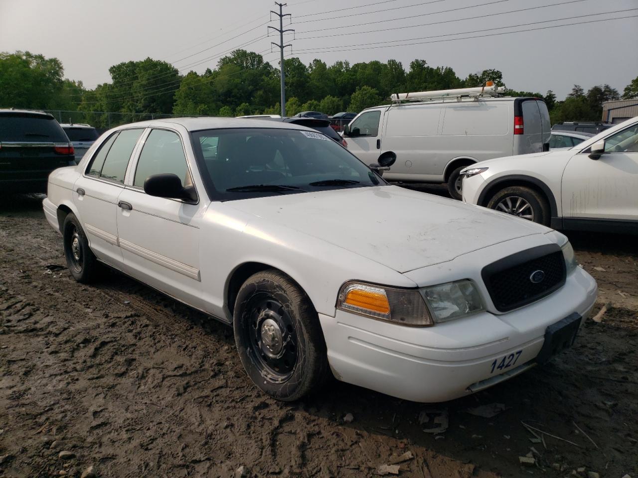 2011 FORD CROWN VICT - 2FABP7BV8BX108589 — photo 4