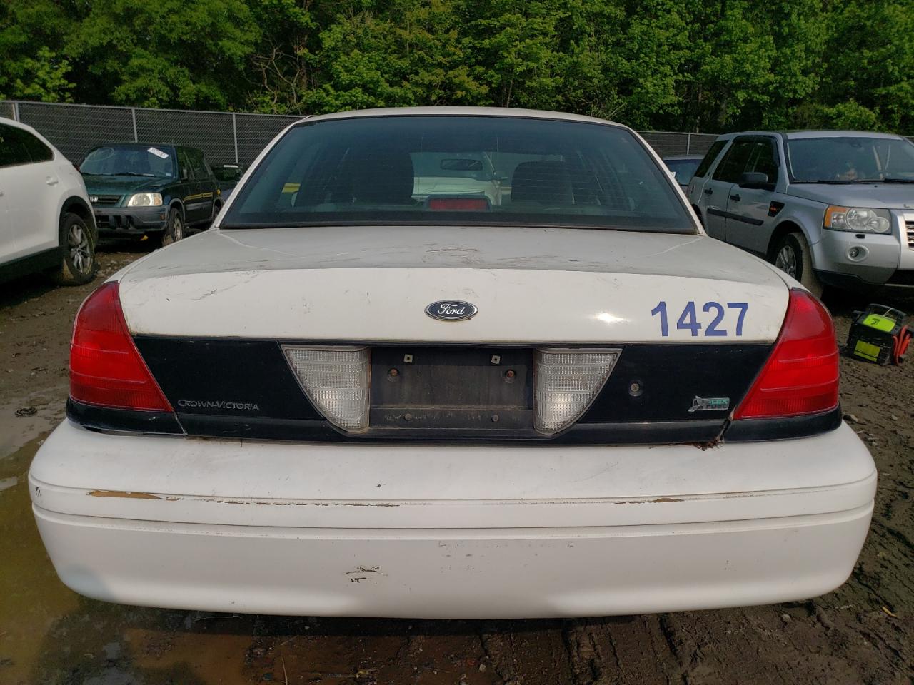 2011 FORD CROWN VICT - 2FABP7BV8BX108589 — photo 6