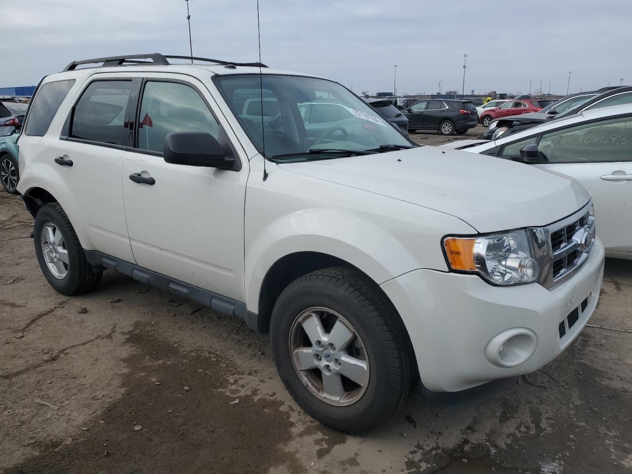 2011 FORD ESCAPE XLT - 1FMCU0D73BKB58702 — photo 4