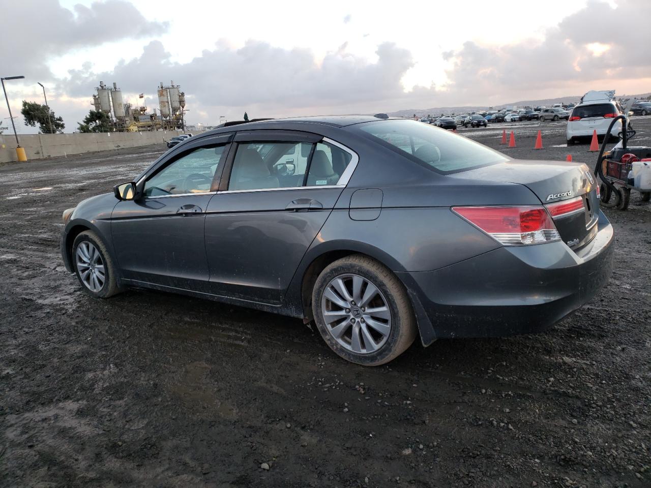 2011 HONDA ACCORD EXL - 1HGCP2F84BA039349 — photo 2