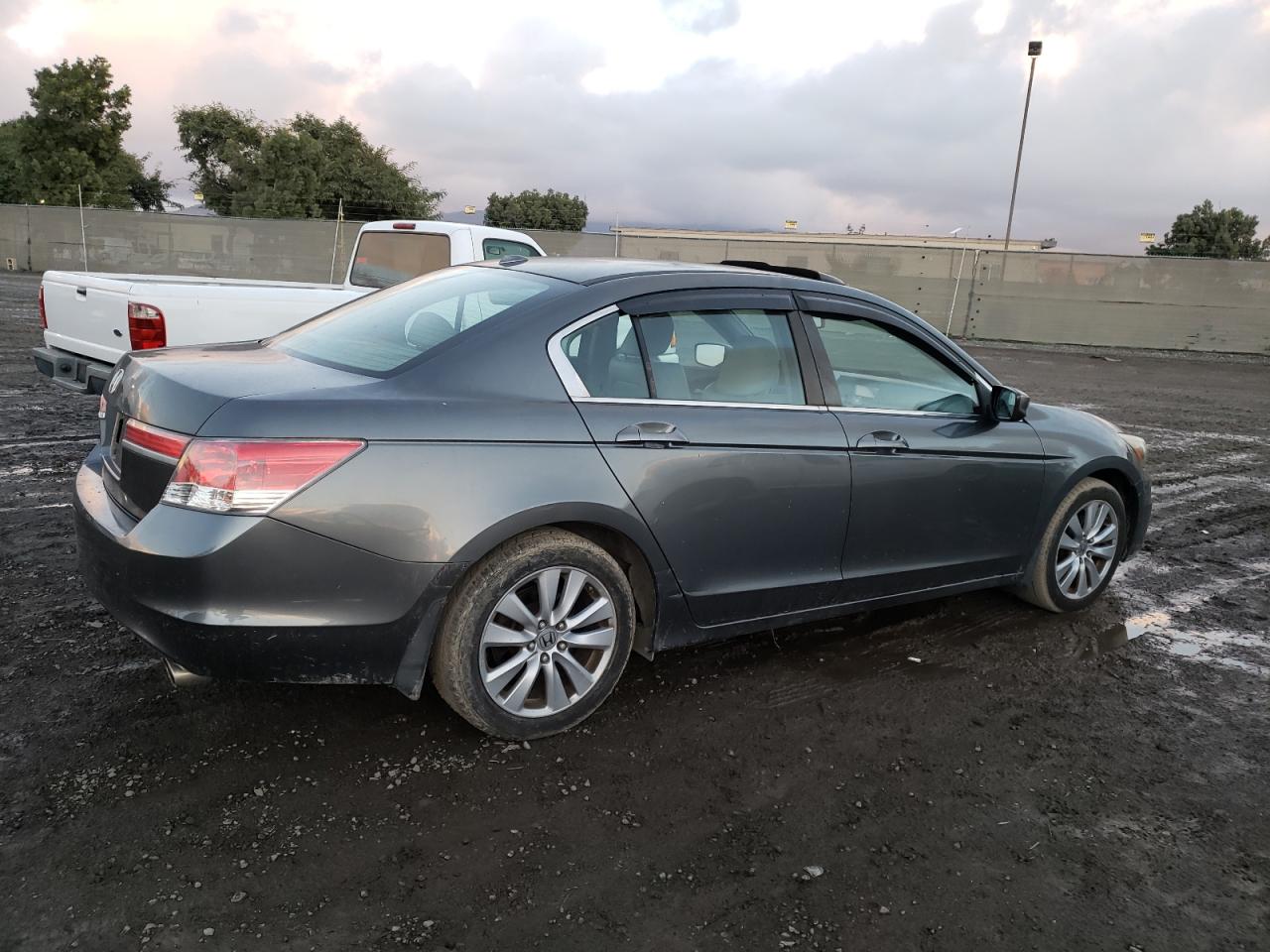 2011 HONDA ACCORD EXL - 1HGCP2F84BA039349 — photo 3