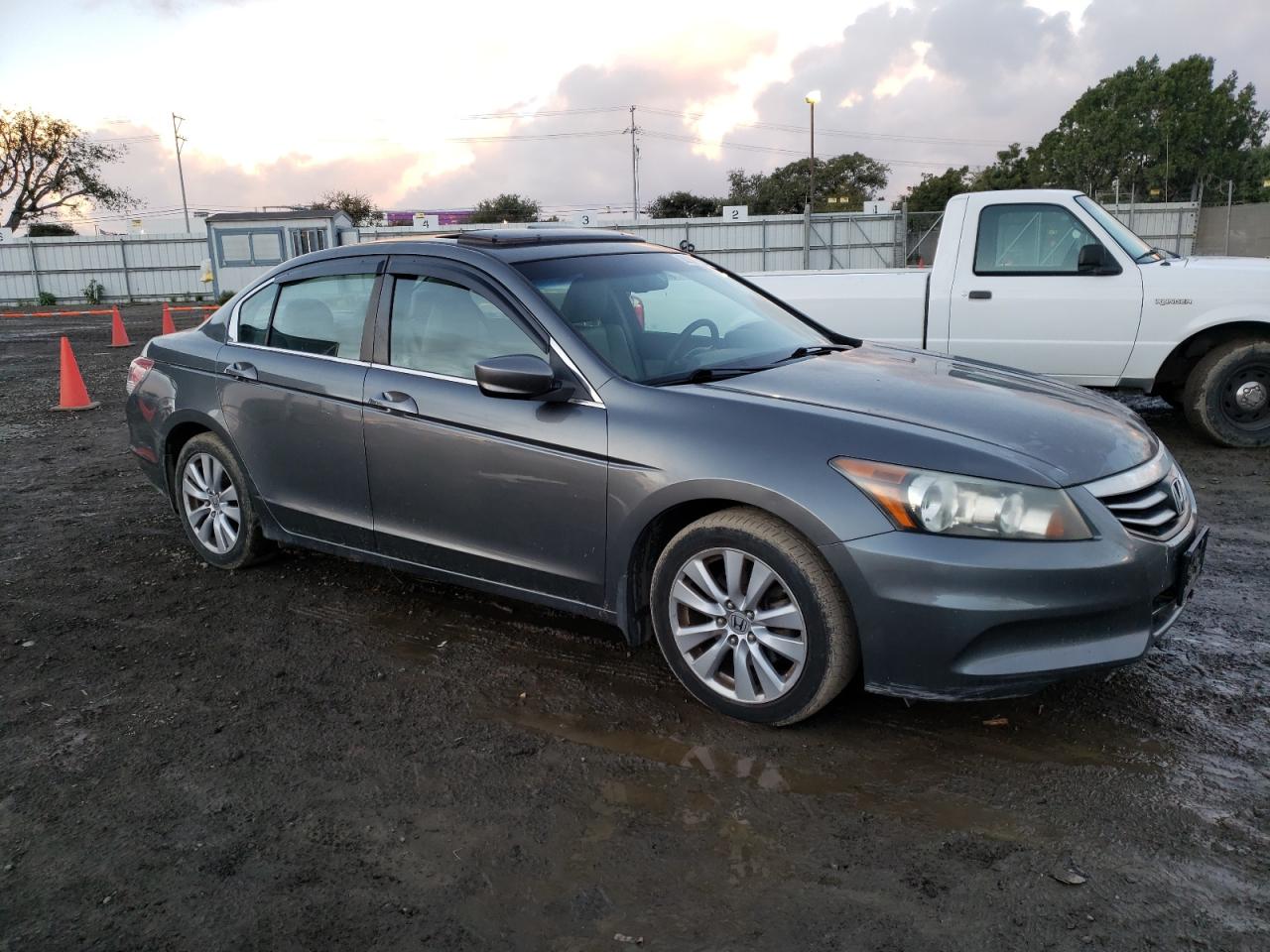 2011 HONDA ACCORD EXL - 1HGCP2F84BA039349 — photo 4
