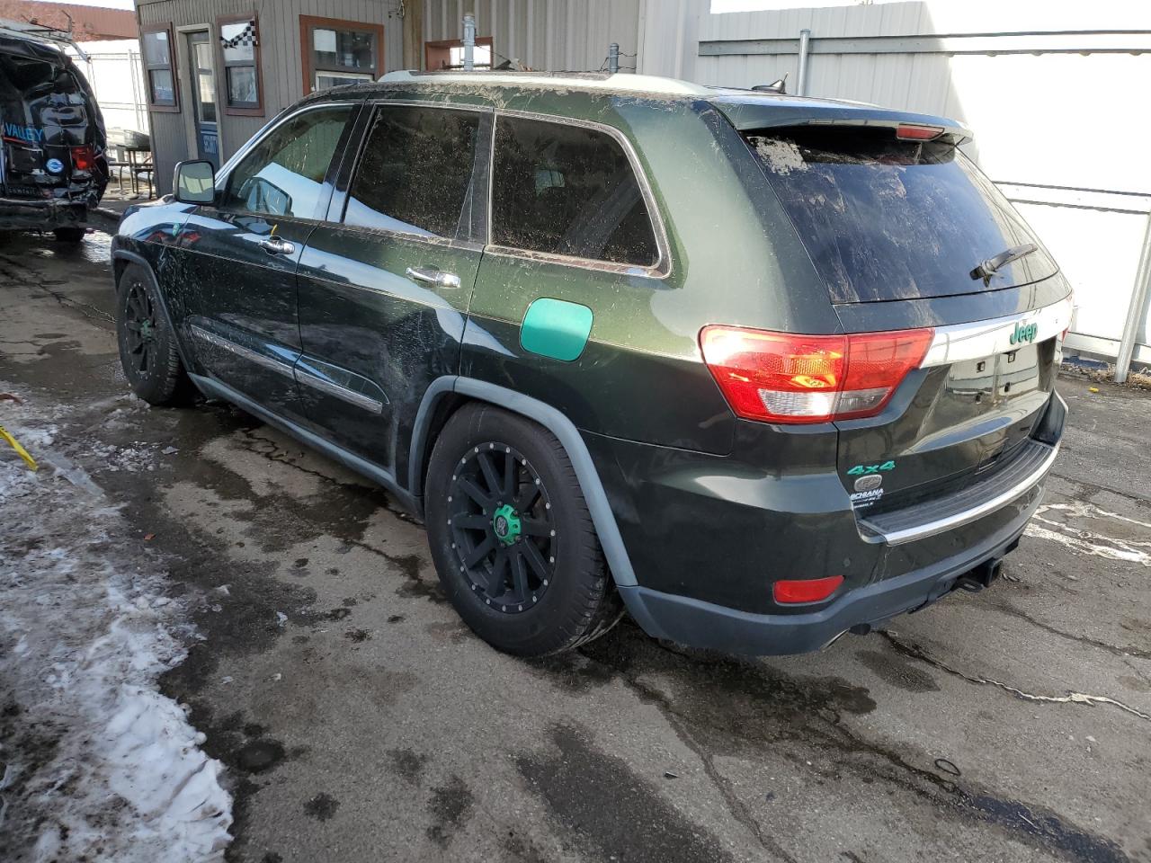 2011 JEEP GRAND CHER - 1J4RR6GT3BC575074 — photo 2