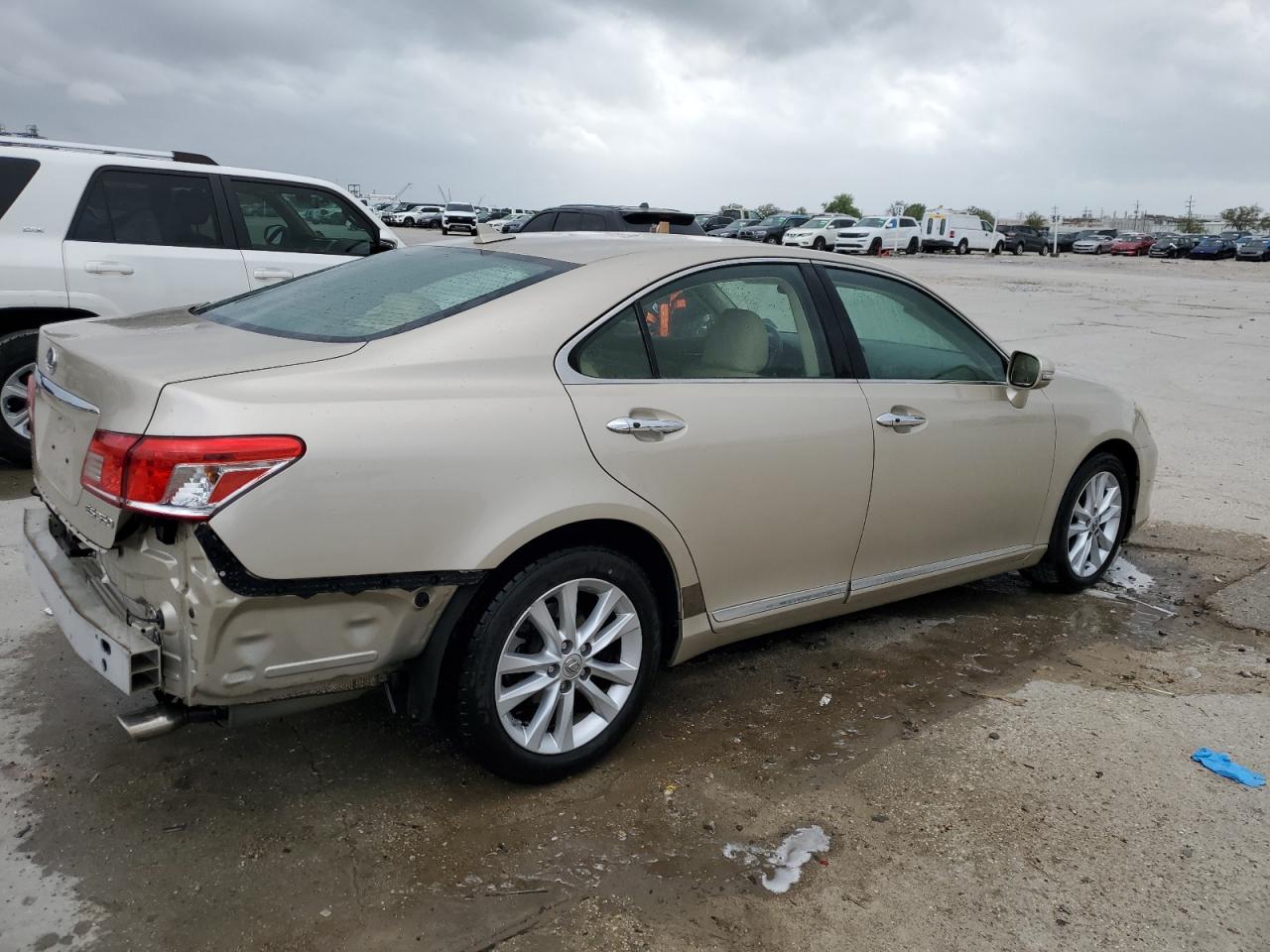 2011 LEXUS ES 350 - JTHBK1EGXB2434690 — photo 3