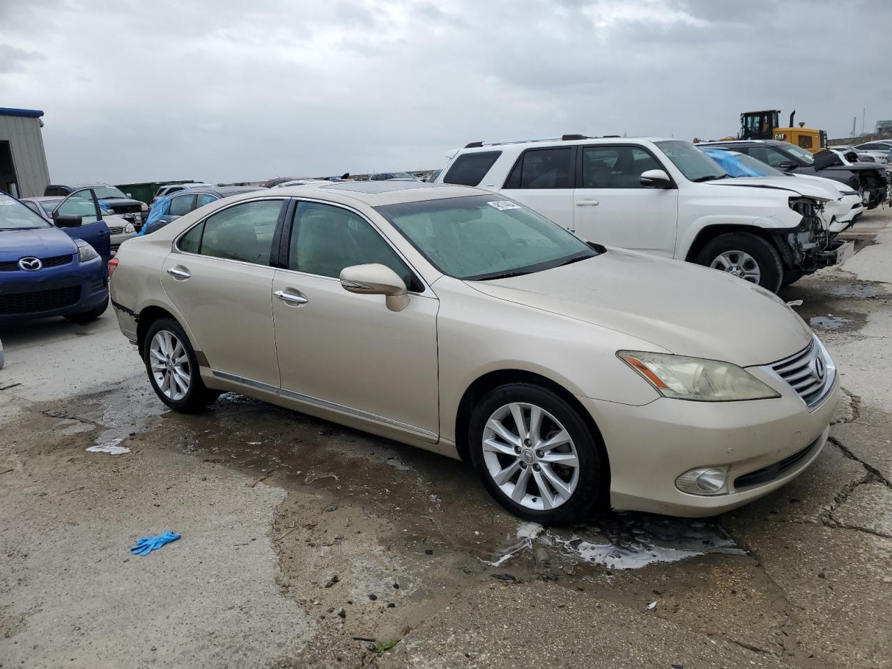 2011 LEXUS ES 350 - JTHBK1EGXB2434690 — photo 4