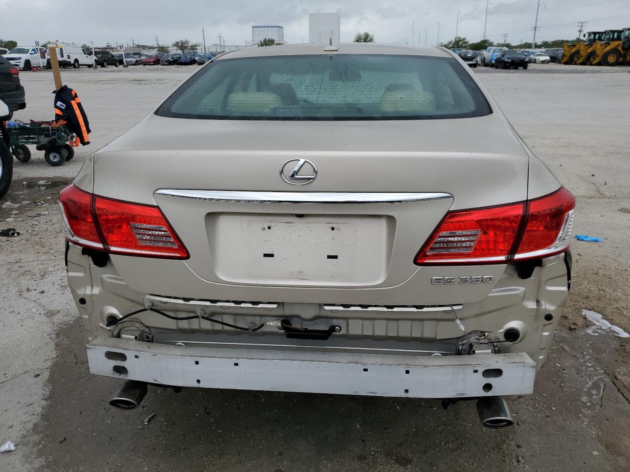 2011 LEXUS ES 350 - JTHBK1EGXB2434690 — photo 6