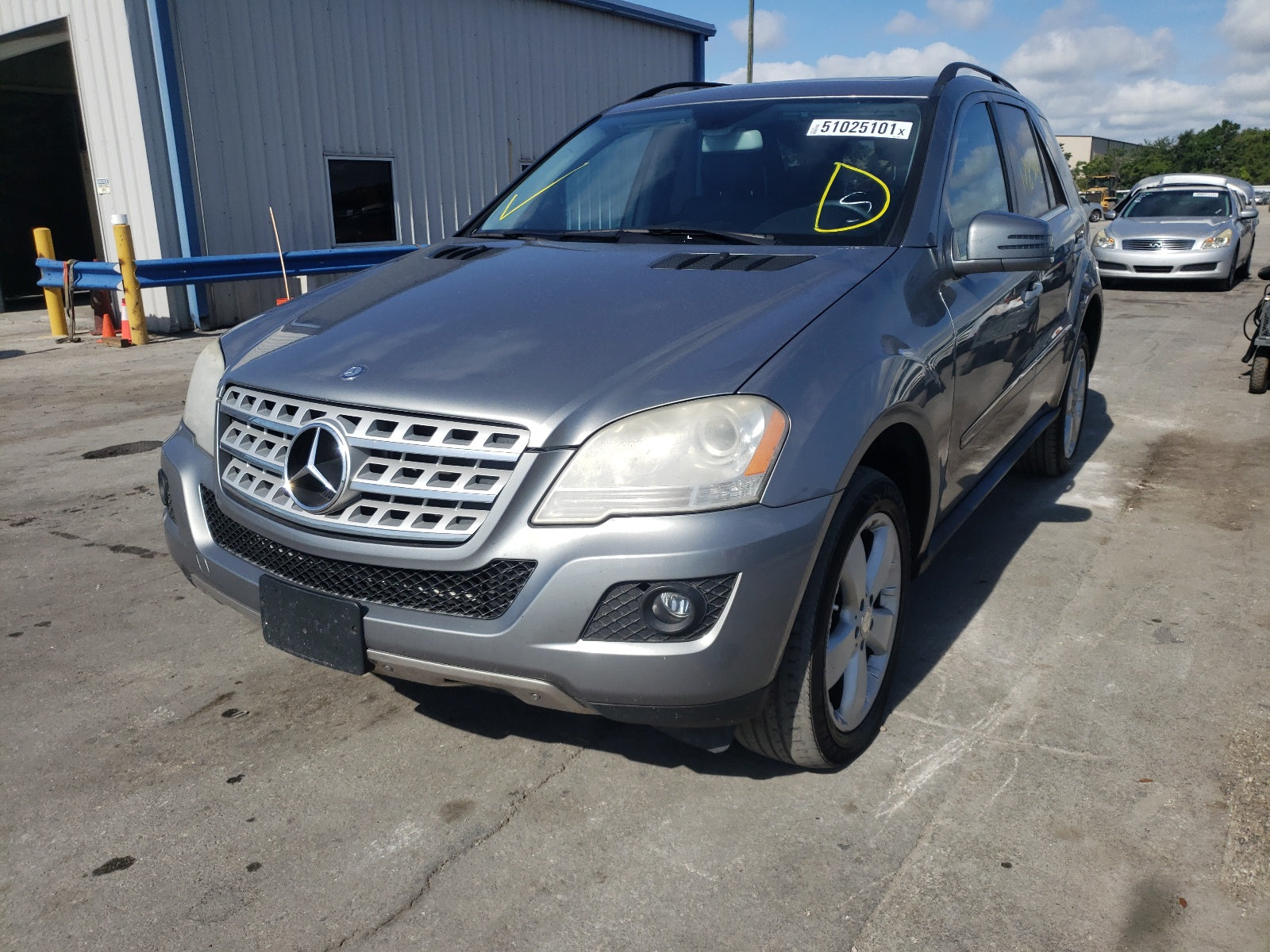 2011 MERCEDES-BENZ ML 350 - 4JGBB5GB4BA746452 — photo 2