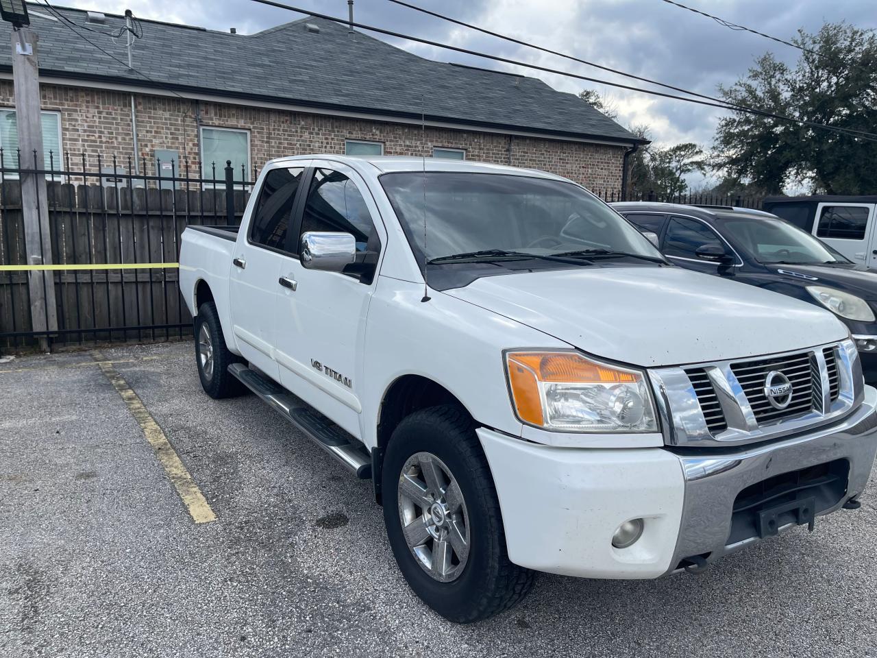 2011 NISSAN TITAN S - 1N6BA0ECXBN307641 — photo 1