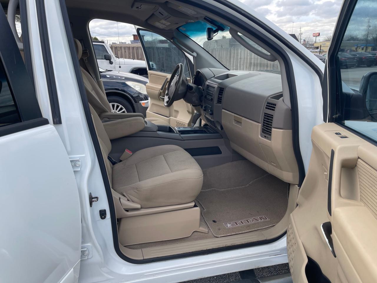 2011 NISSAN TITAN S - 1N6BA0ECXBN307641 — photo 5