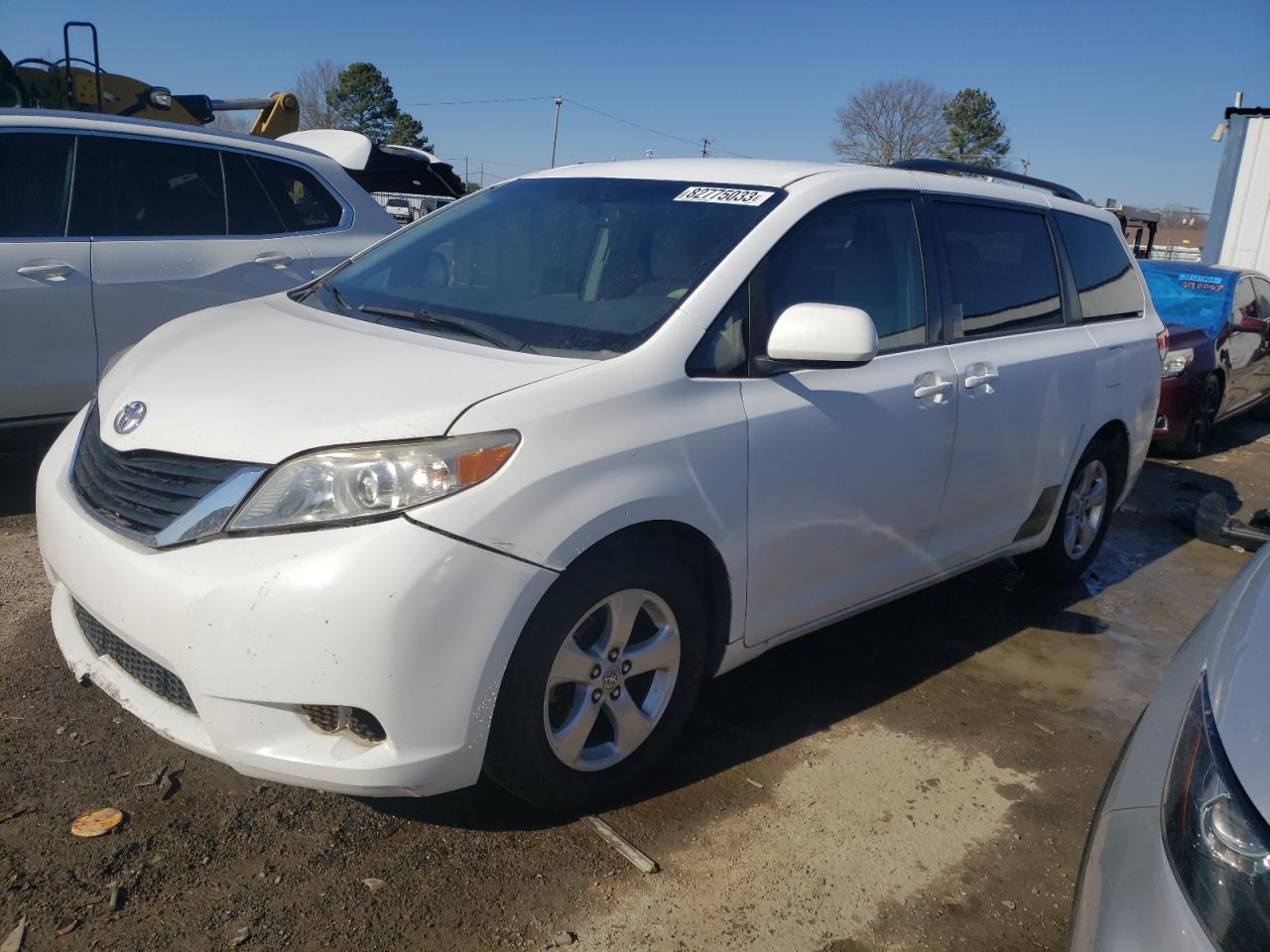 2011 TOYOTA SIENNA LE - 5TDKK3DC8BS094122 — photo 1