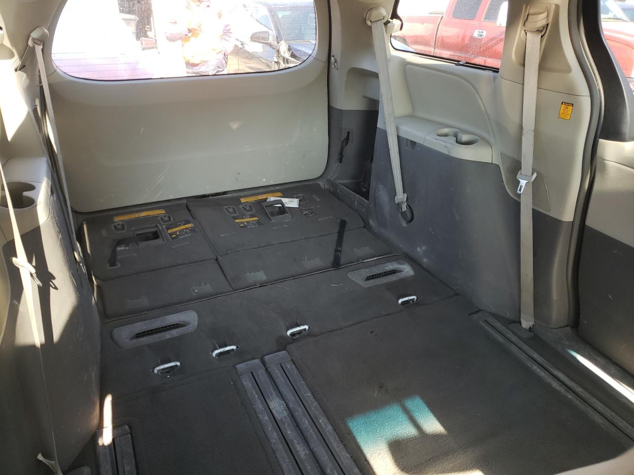 2011 TOYOTA SIENNA LE - 5TDKK3DC8BS094122 — photo 10