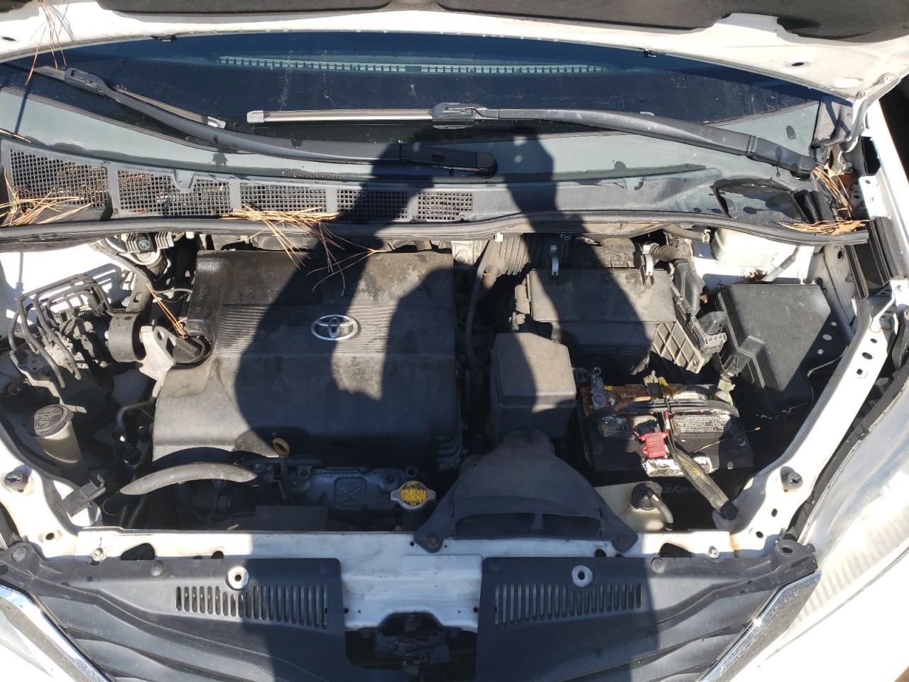 2011 TOYOTA SIENNA LE - 5TDKK3DC8BS094122 — photo 11