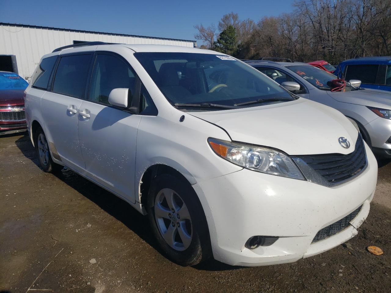 2011 TOYOTA SIENNA LE - 5TDKK3DC8BS094122 — photo 4