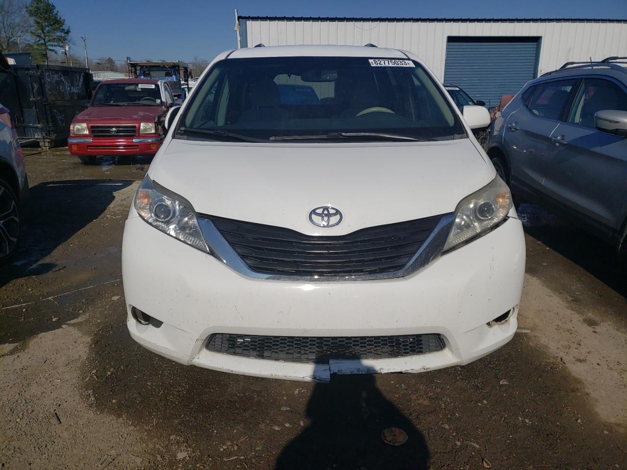 2011 TOYOTA SIENNA LE - 5TDKK3DC8BS094122 — photo 5