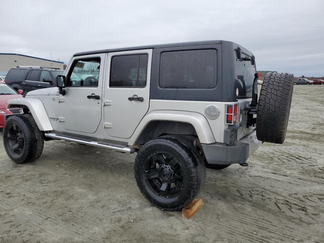 2012 JEEP WRANGLER U - 1C4BJWEG9CL260818 — photo 2