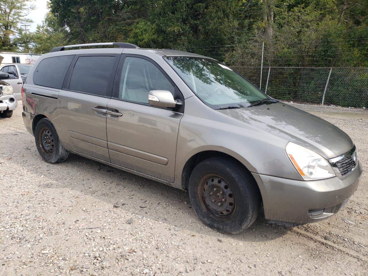 2012 KIA SEDONA LX - KNDMG4C77C6449626 — photo 4