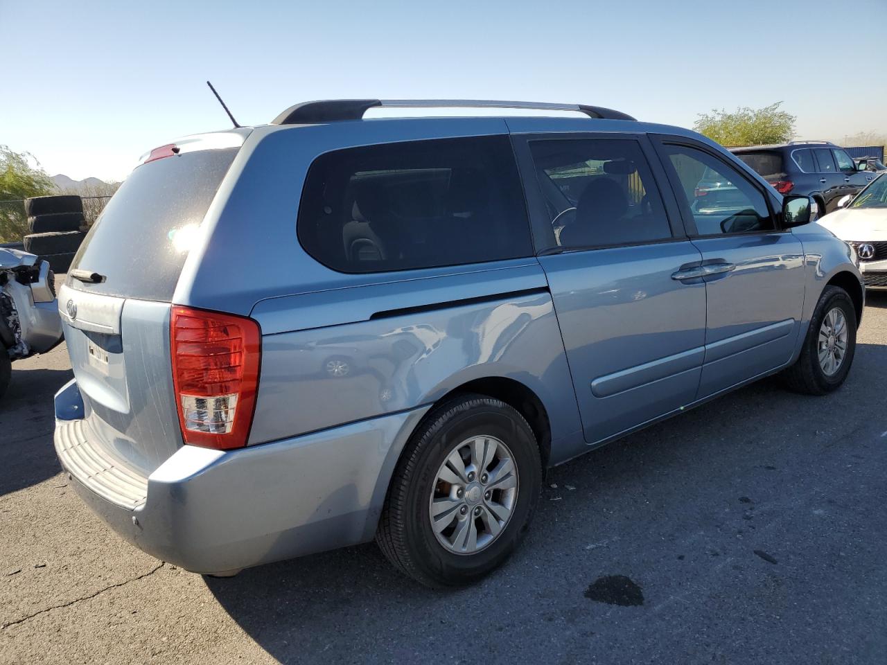2012 KIA SEDONA LX - KNDMG4C78C6493070 — photo 2