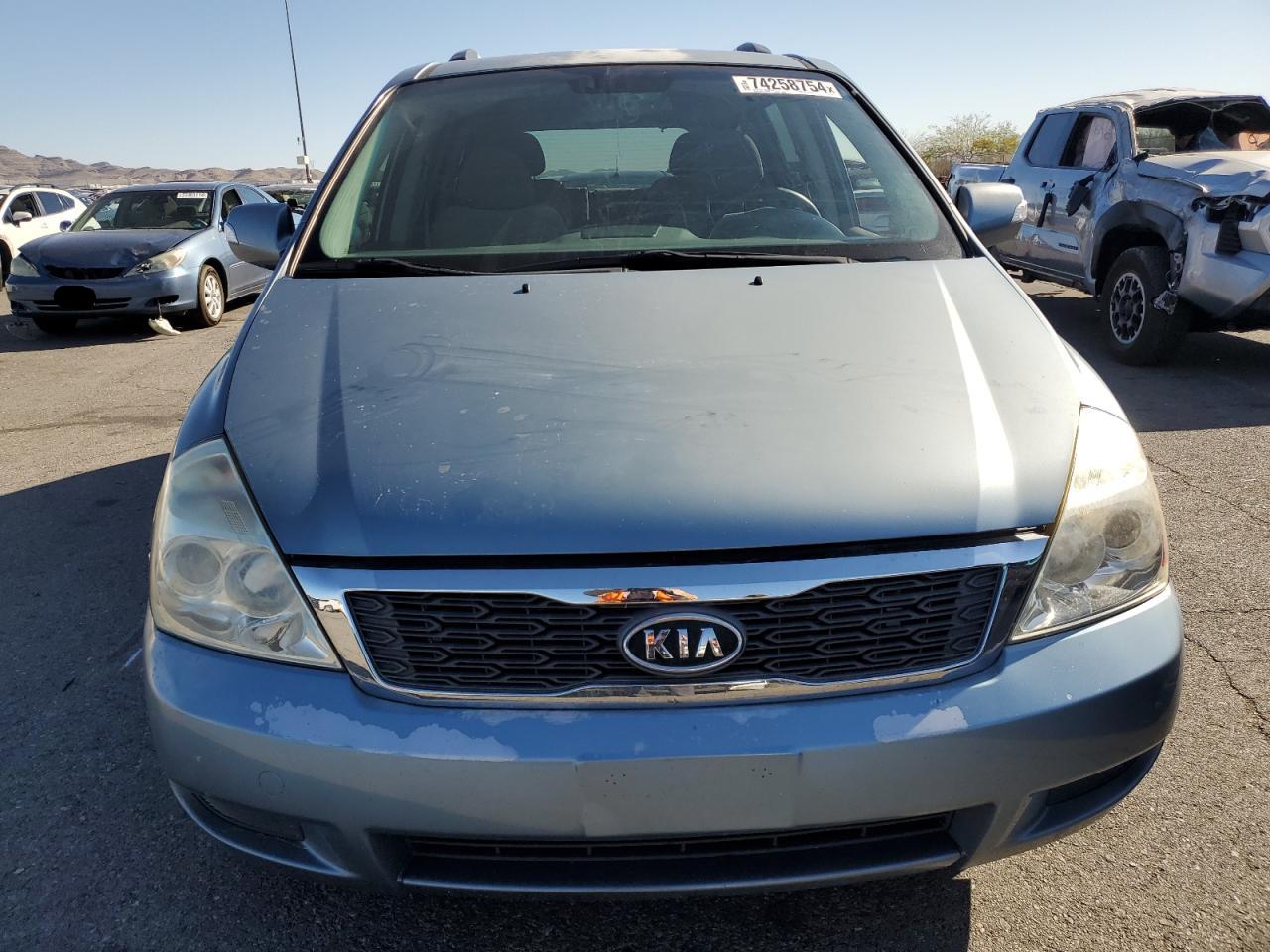 2012 KIA SEDONA LX - KNDMG4C78C6493070 — photo 4