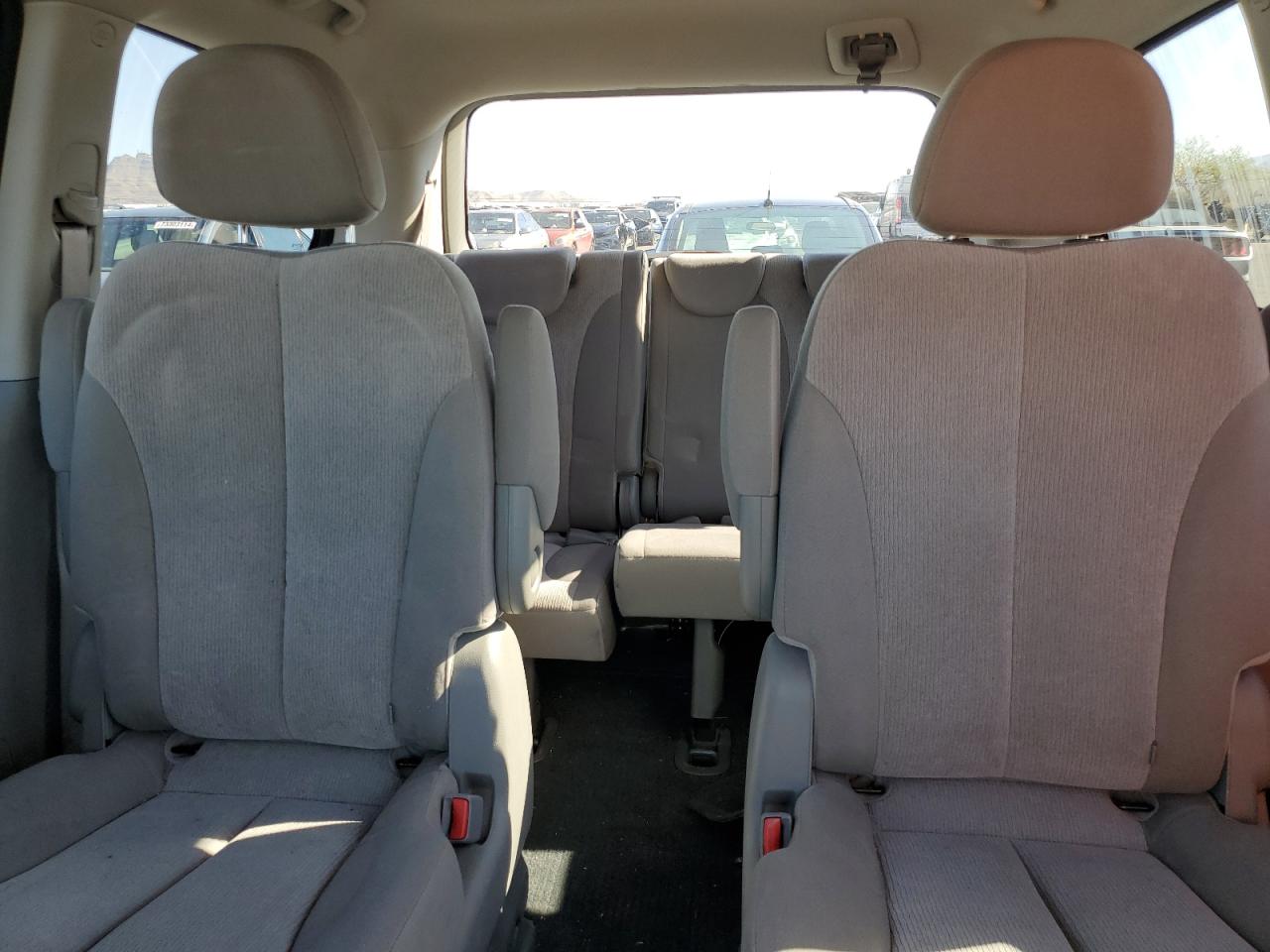 2012 KIA SEDONA LX - KNDMG4C78C6493070 — photo 9