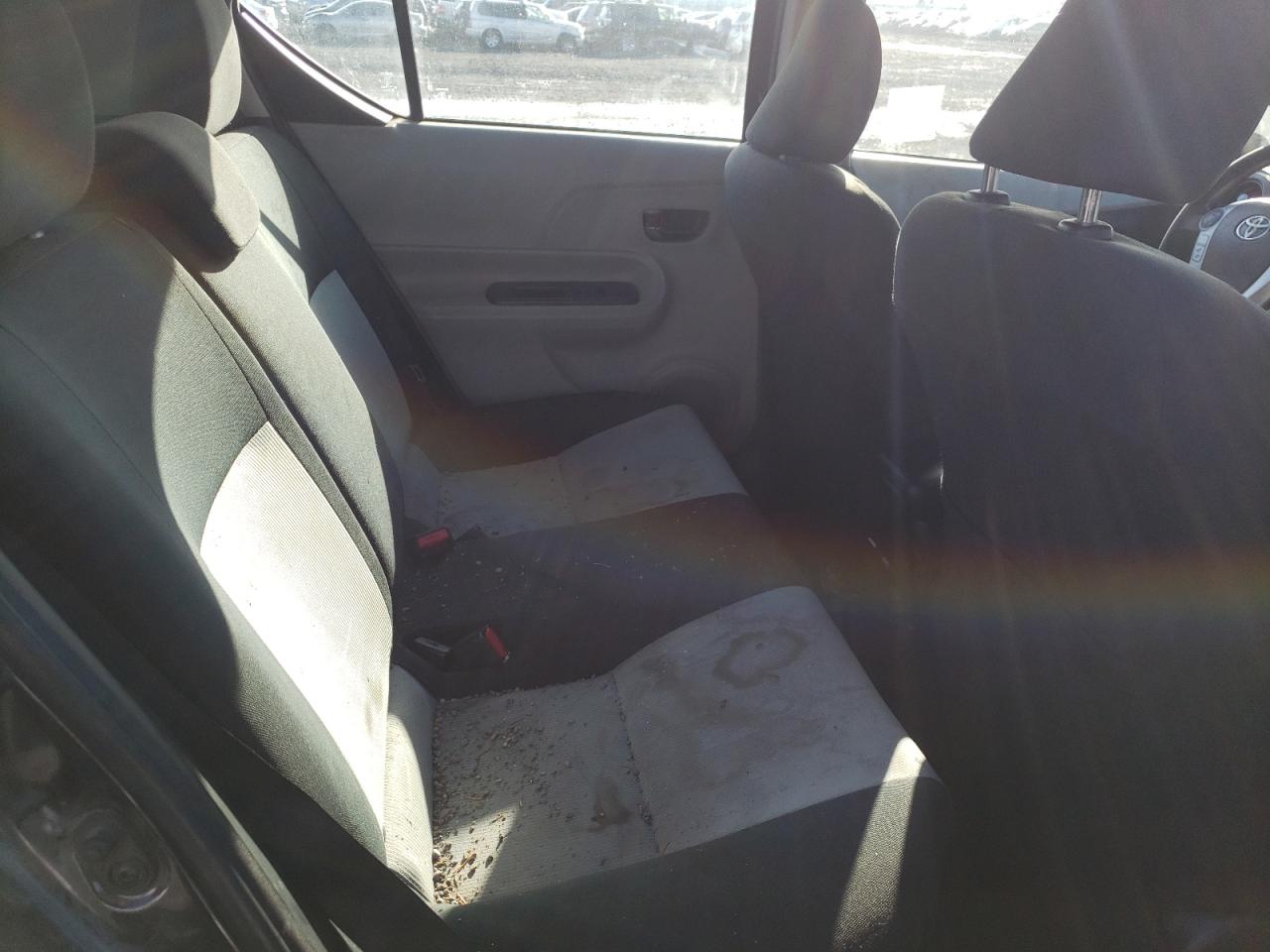 2012 TOYOTA PRIUS C - JTDKDTB33C1524764 — photo 10