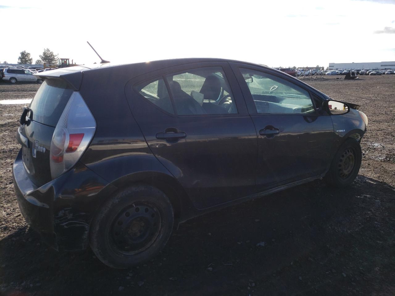 2012 TOYOTA PRIUS C - JTDKDTB33C1524764 — photo 3