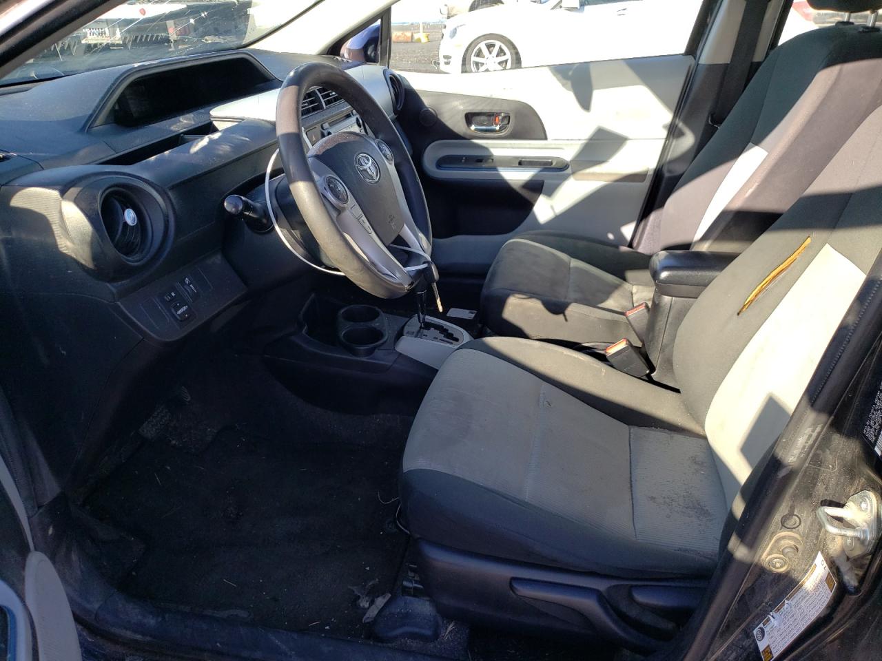 2012 TOYOTA PRIUS C - JTDKDTB33C1524764 — photo 7