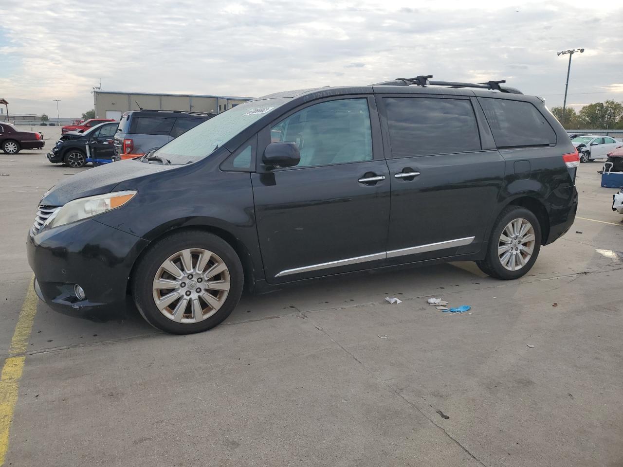 2012 TOYOTA SIENNA XLE - 5TDDK3DC8CS035694 — photo 1