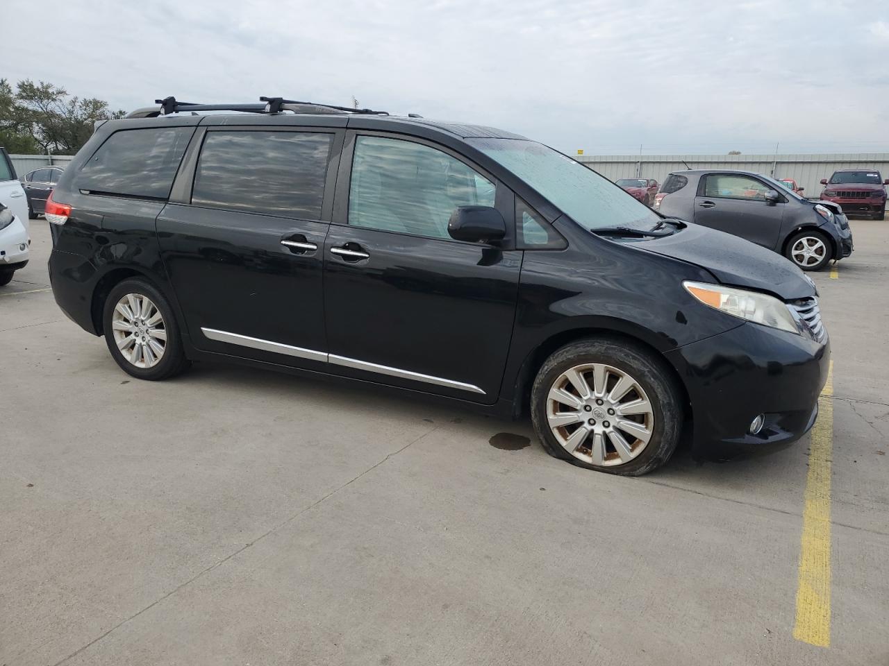 2012 TOYOTA SIENNA XLE - 5TDDK3DC8CS035694 — photo 4