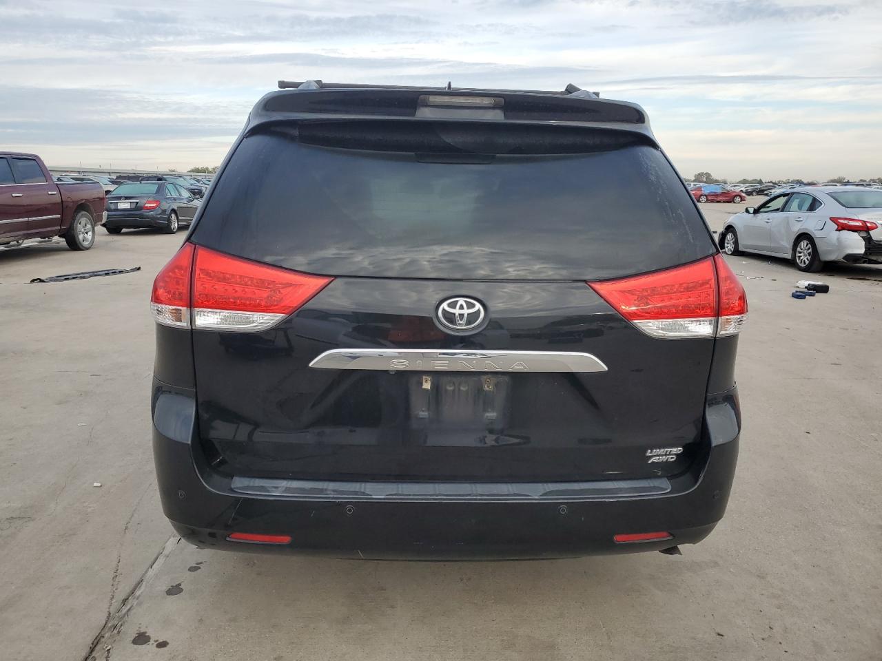 2012 TOYOTA SIENNA XLE - 5TDDK3DC8CS035694 — photo 6