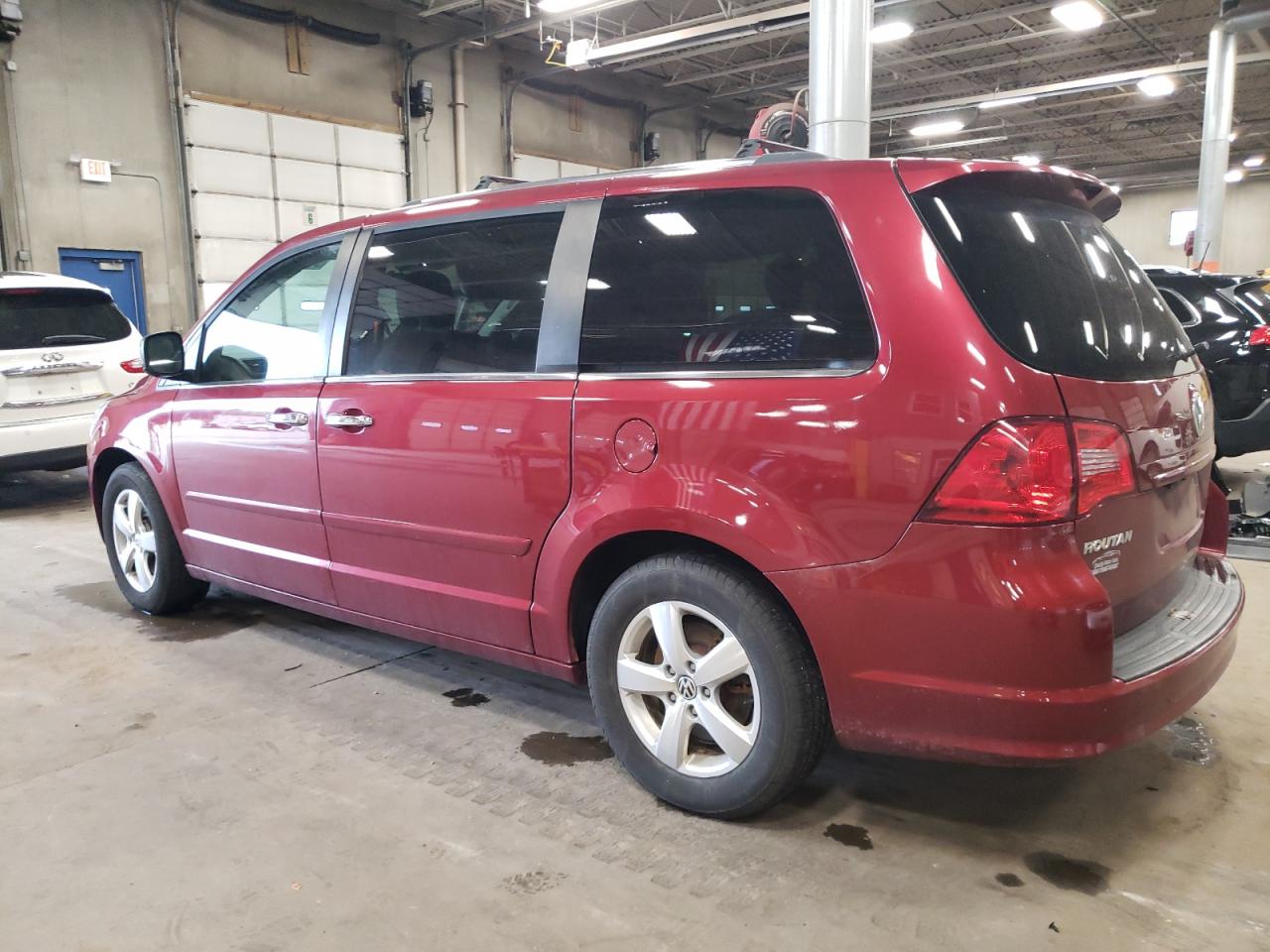 2012 VOLKSWAGEN ROUTAN SEL - 2C4RVADG9CR353885 — photo 2