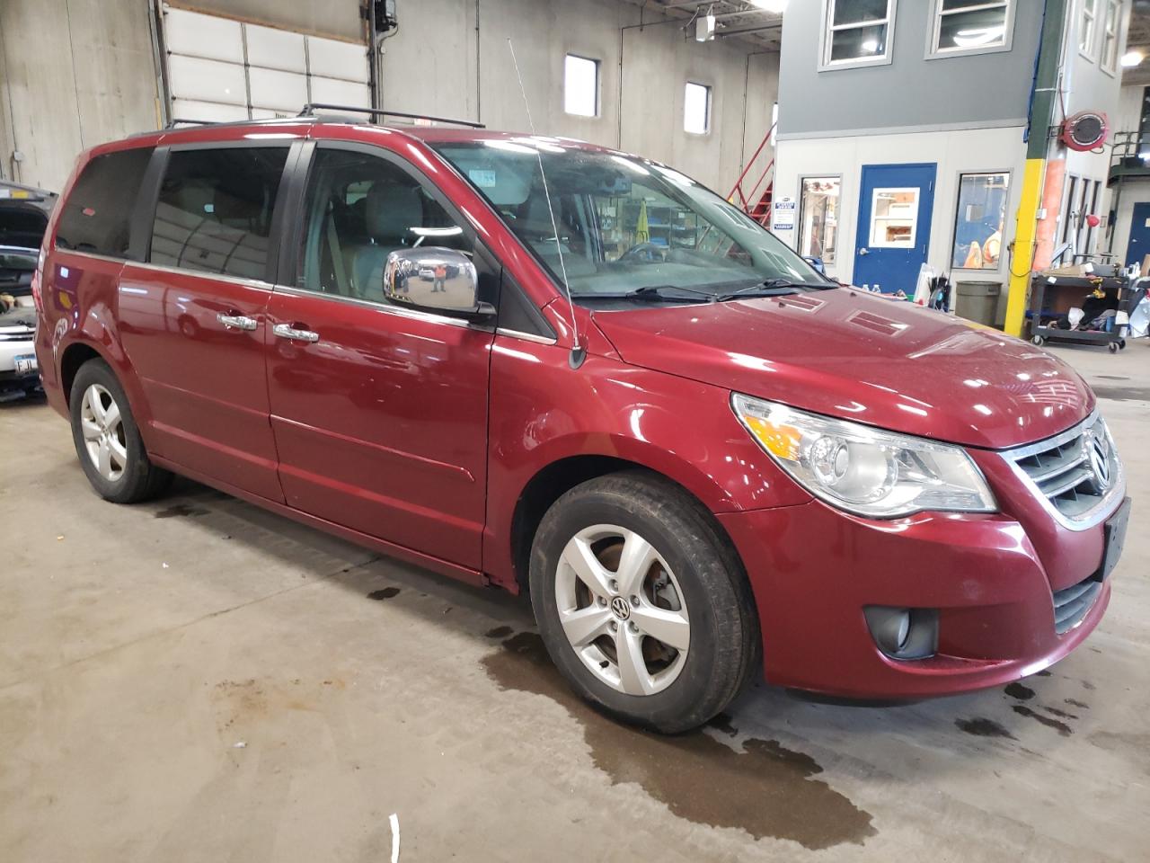 2012 VOLKSWAGEN ROUTAN SEL - 2C4RVADG9CR353885 — photo 4