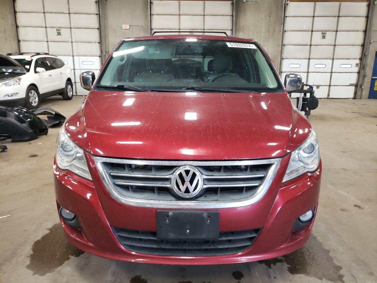 2012 VOLKSWAGEN ROUTAN SEL - 2C4RVADG9CR353885 — photo 5