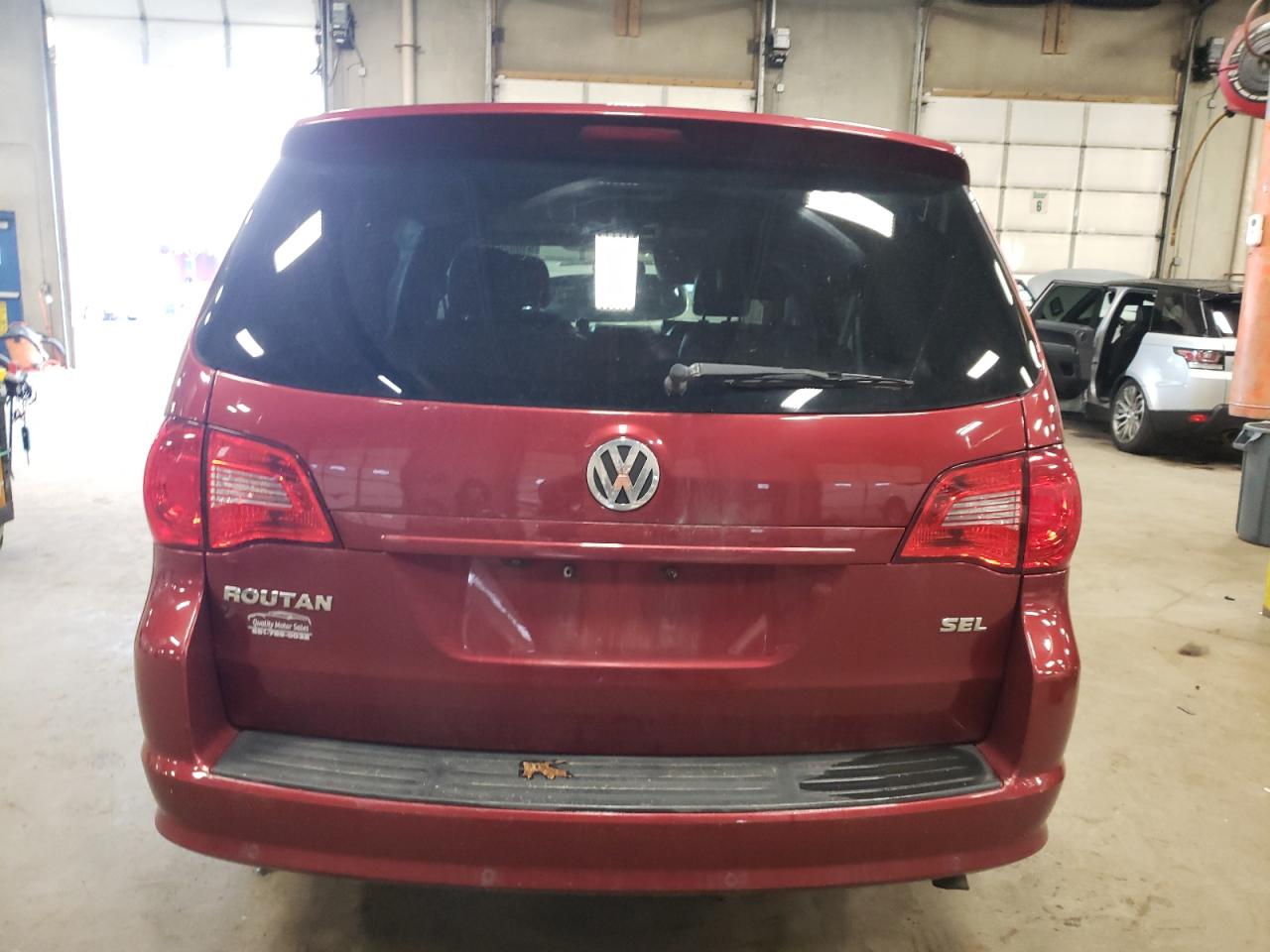 2012 VOLKSWAGEN ROUTAN SEL - 2C4RVADG9CR353885 — photo 6