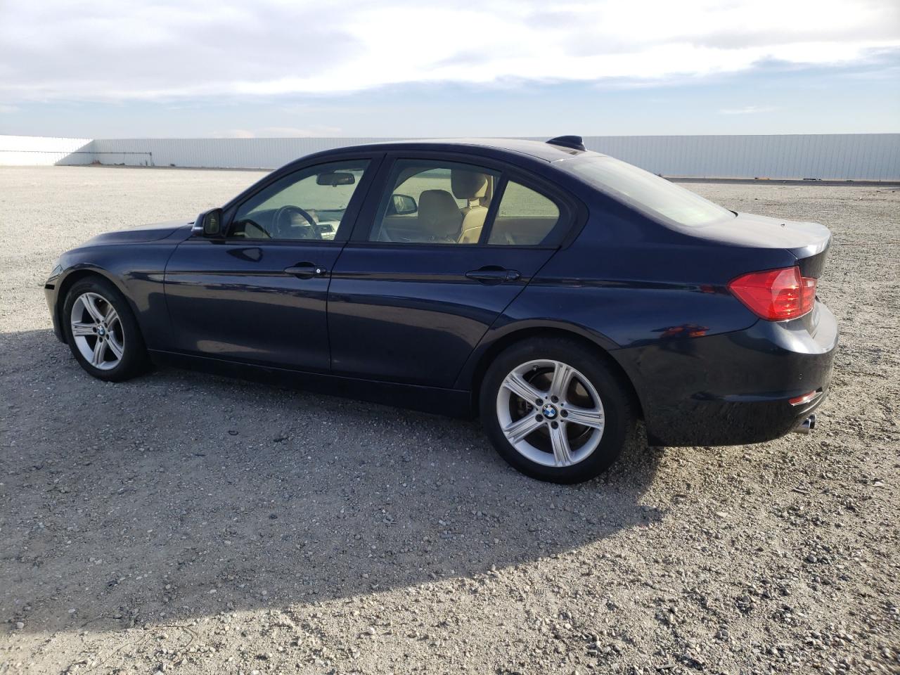 2013 BMW 328 I - WBA3A5C50DF353725 — photo 2
