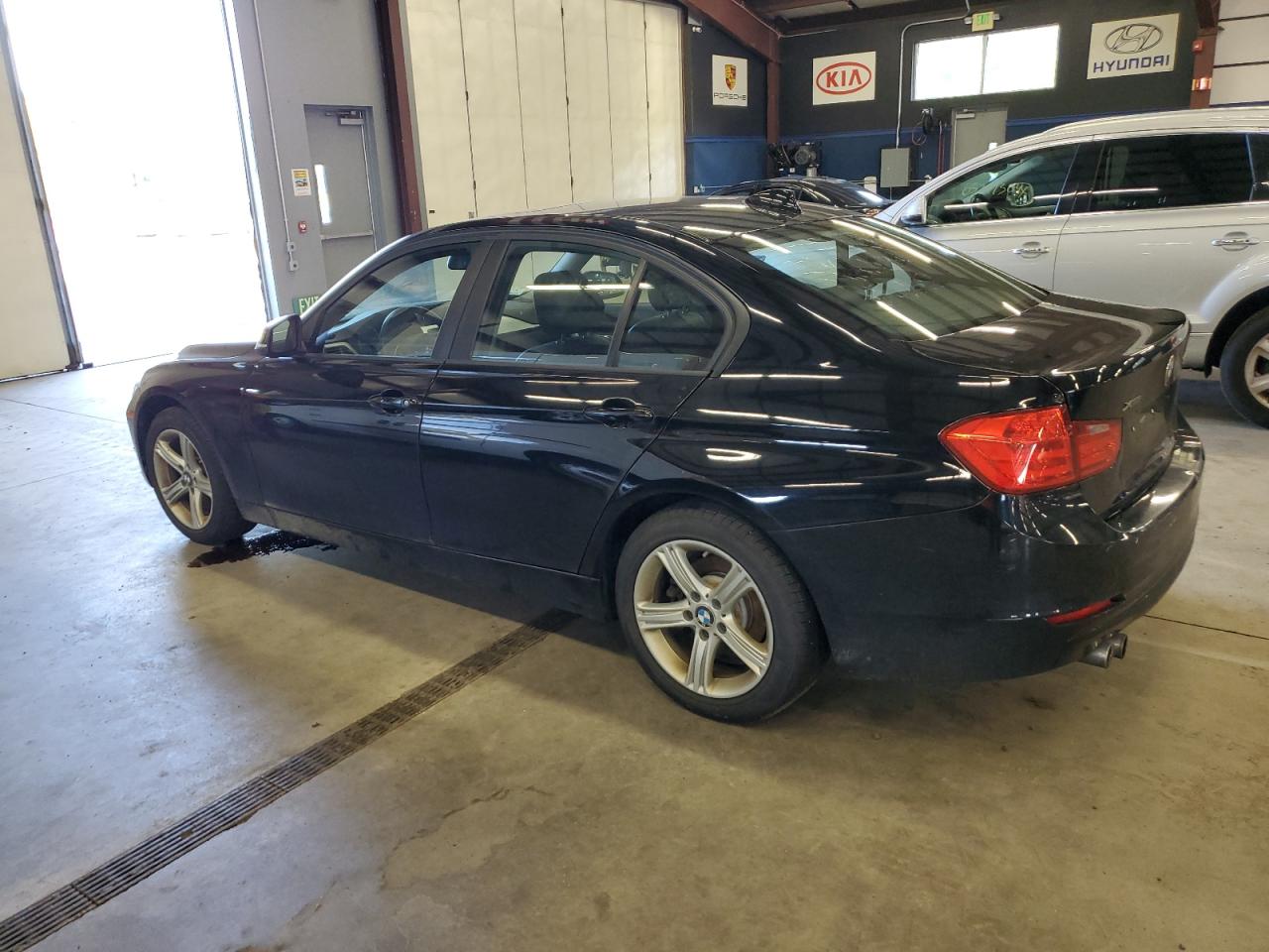 2013 BMW 328 XI - WBA3B3C51DF539372 — photo 2