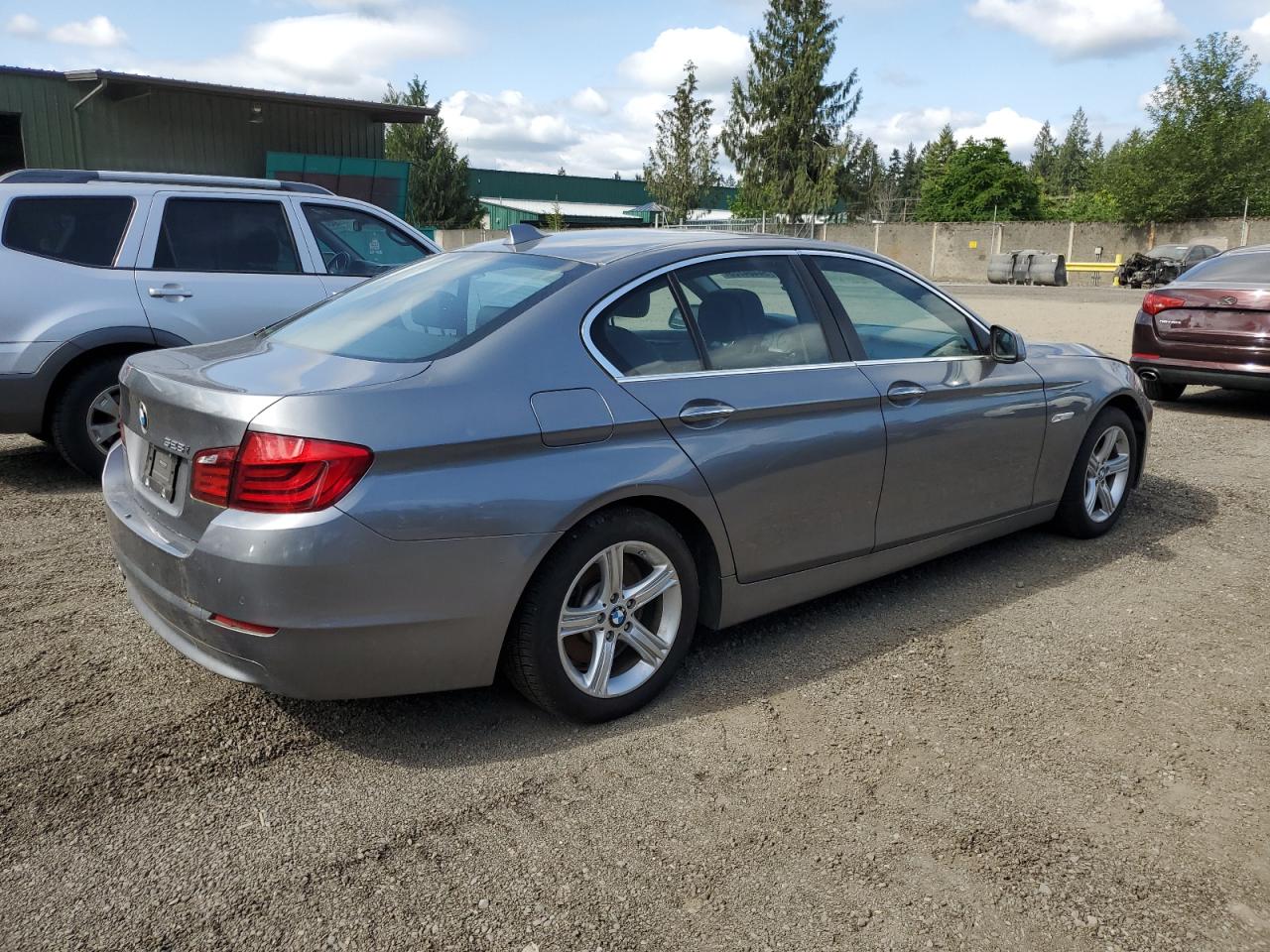 2013 BMW 528 I - WBAXG5C58DDY37783 — photo 3