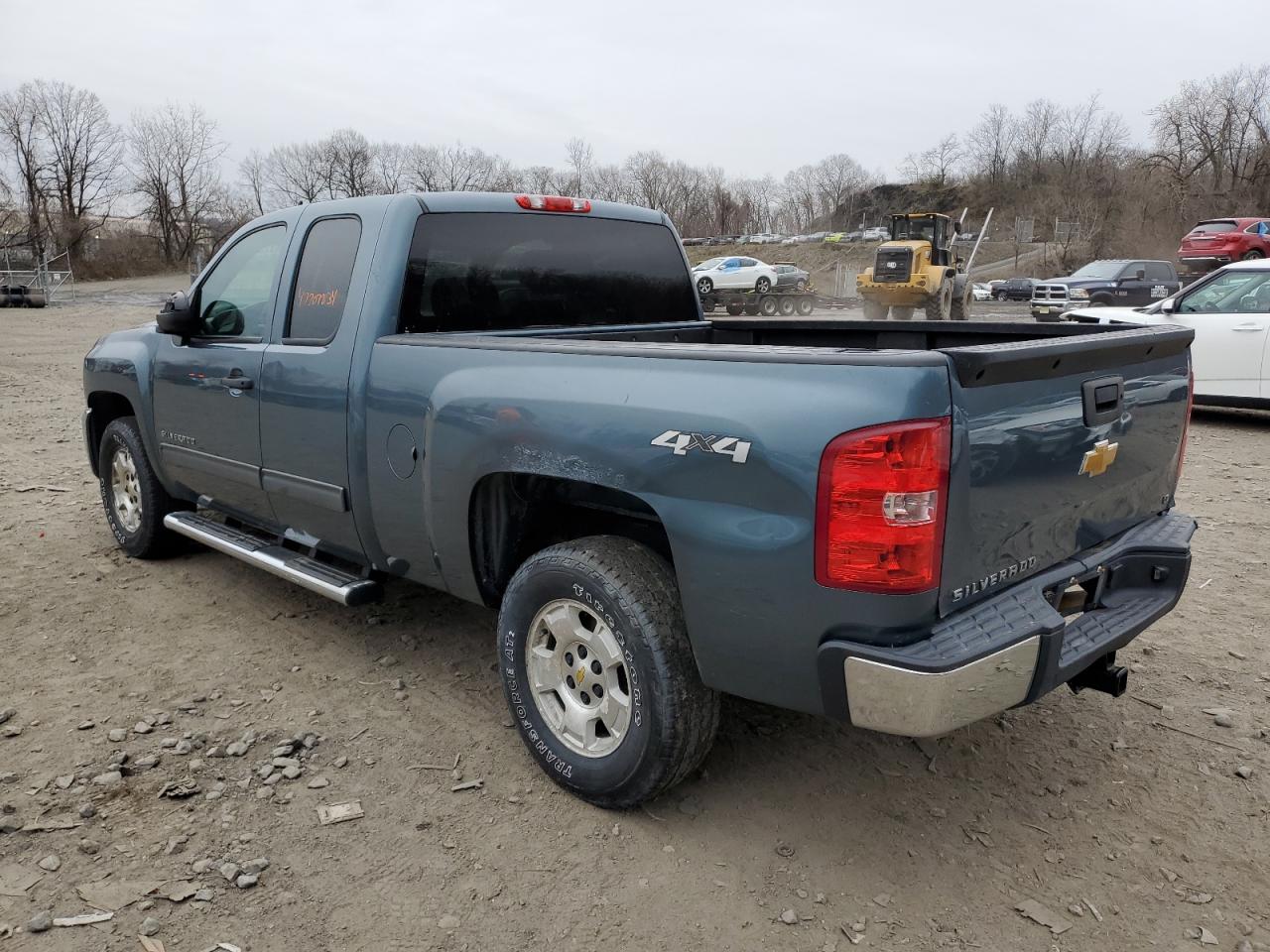 2013 CHEVROLET SILVERADO - 1GCRKSE73DZ301785 — photo 2