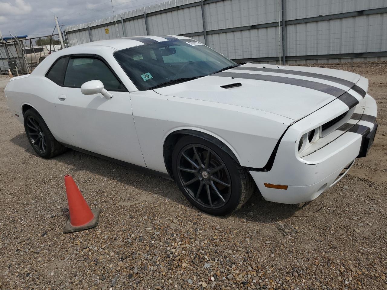 2013 DODGE CHALLENGER - 2C3CDYAG4DH615474 — photo 4