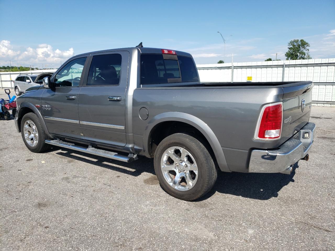2013 RAM 1500 LARAM - 1C6RR7NT6DS670954 — photo 2