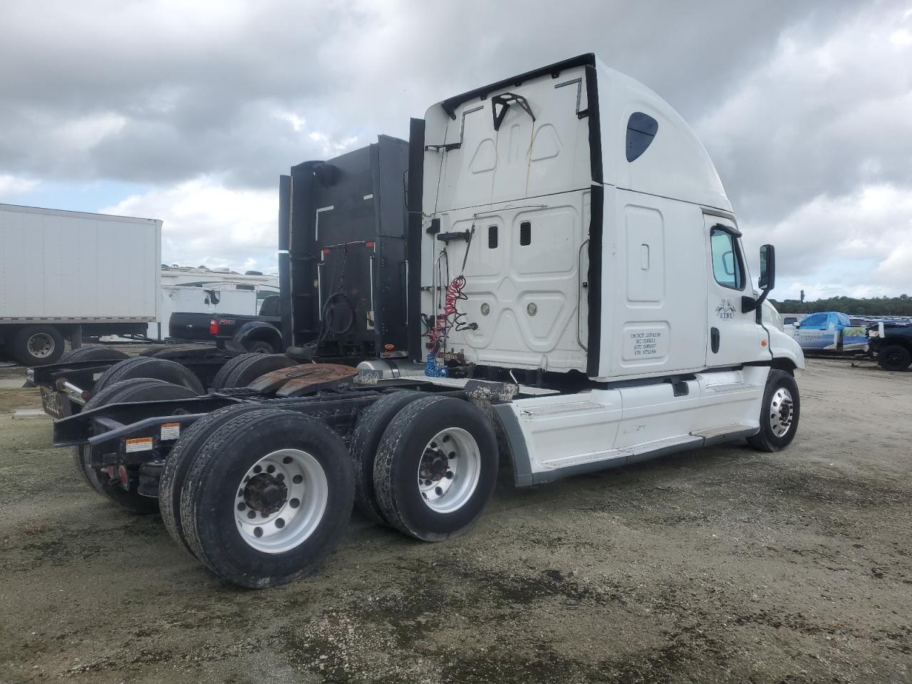 2014 FREIGHTLINER CASCADIA 1 - 1FUJGLDR0ELFH6646 — photo 4