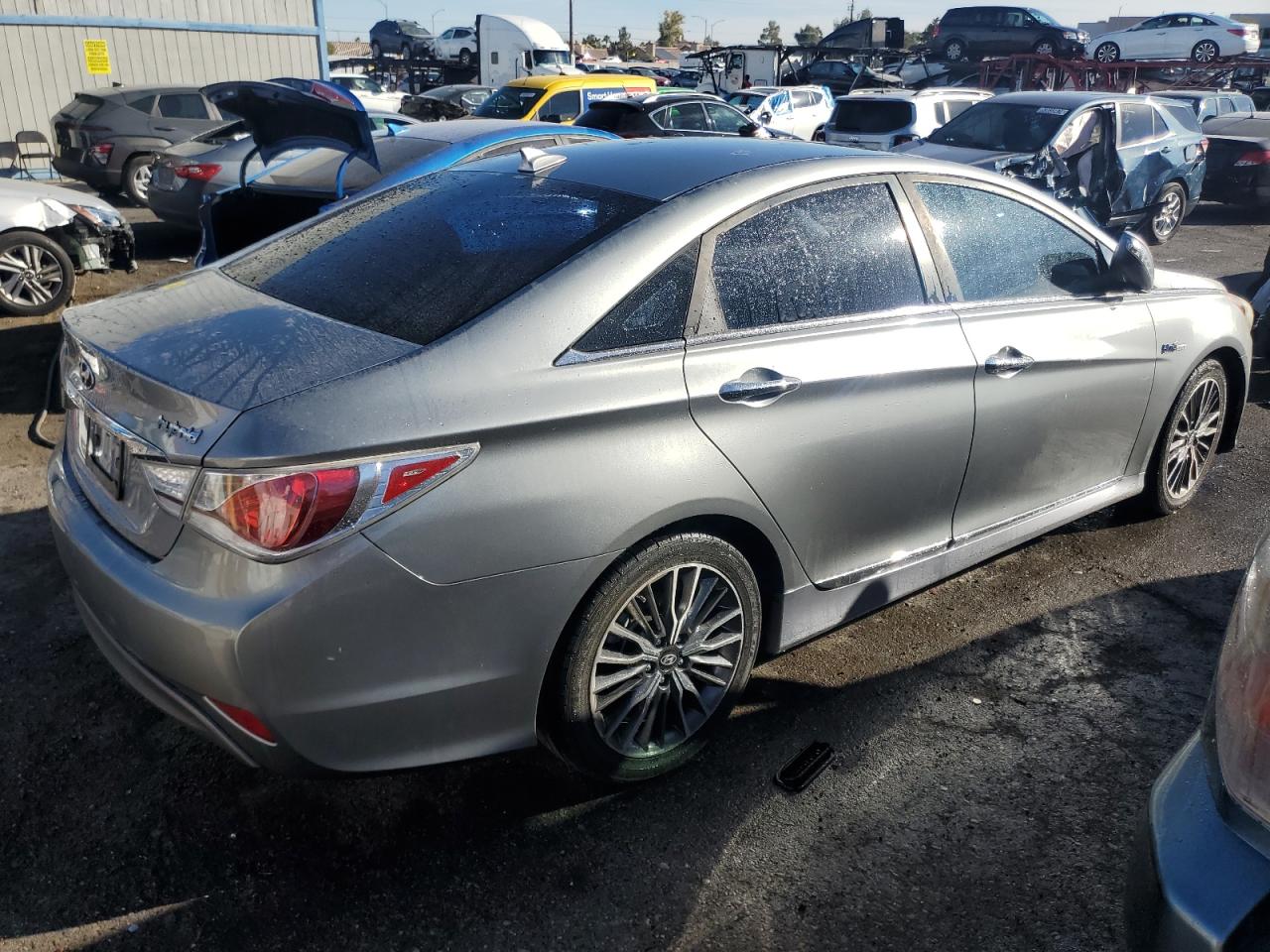 2014 HYUNDAI SONATA HYB - KMHEC4A40EA113448 — photo 3