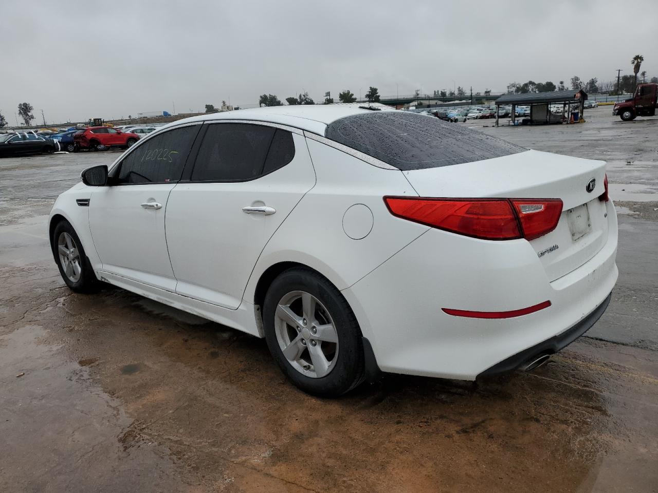 2014 KIA OPTIMA LX - 5XXGM4A73EG279780 — photo 2