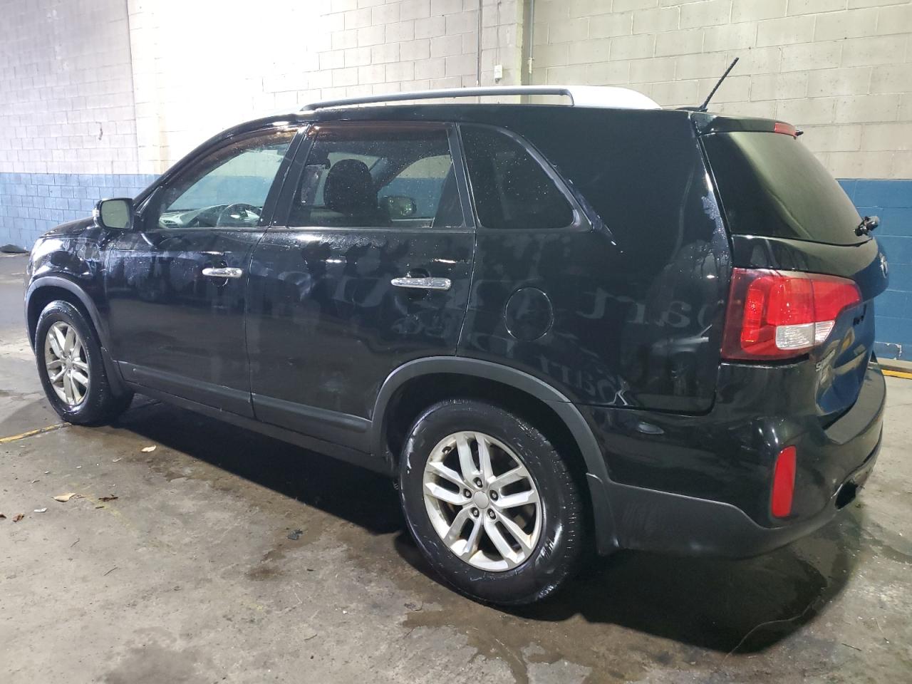 2014 KIA SORENTO LX - 5XYKT4A71EG492364 — photo 2
