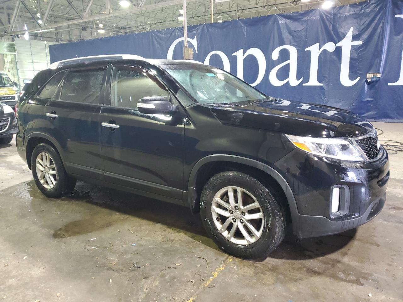 2014 KIA SORENTO LX - 5XYKT4A71EG492364 — photo 4
