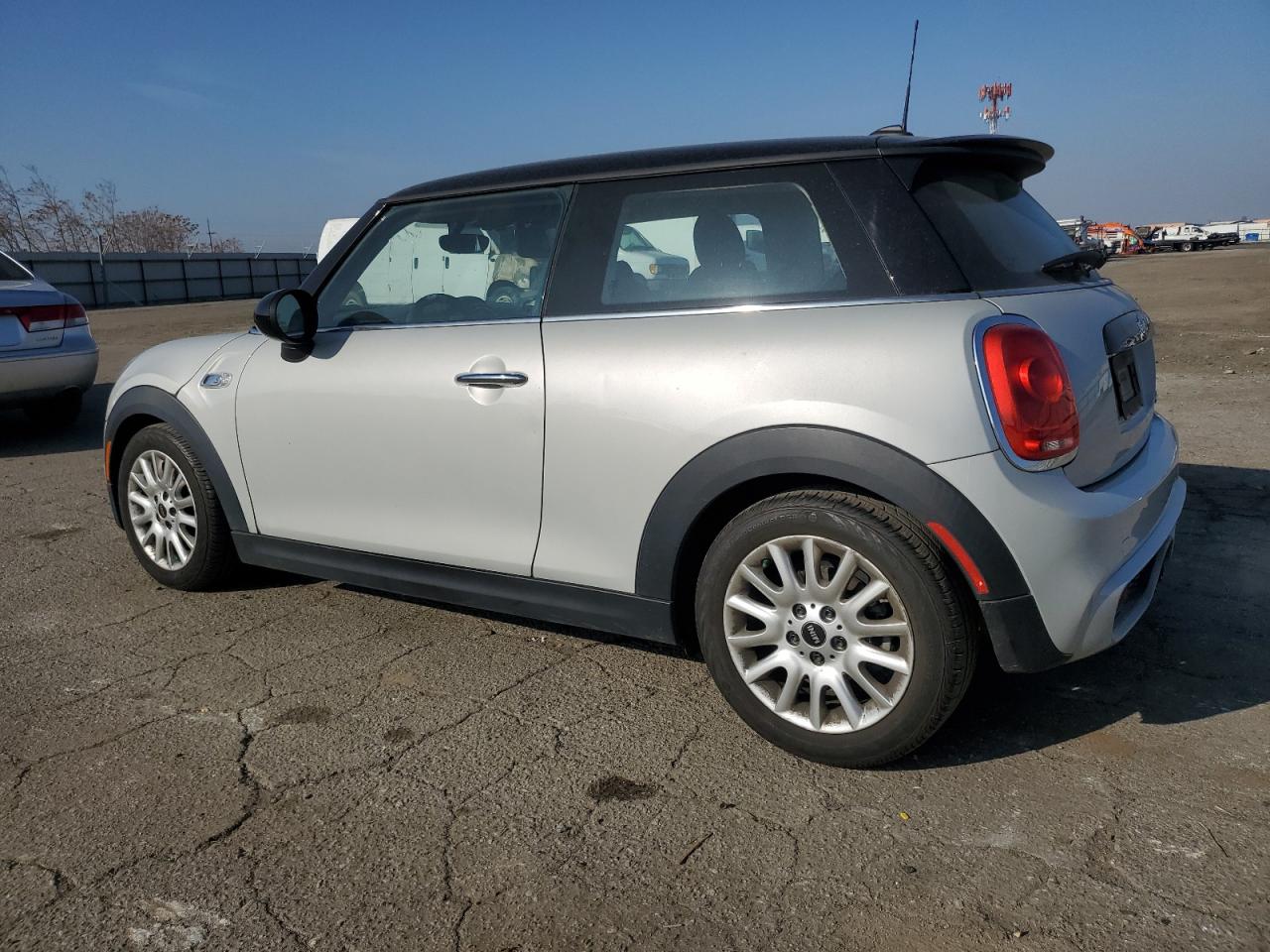2014 MINI COOPER S - WMWXM7C59ET985646 — photo 2