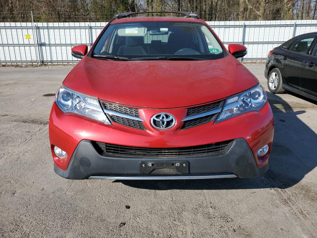 2014 TOYOTA RAV4 XLE - JTMRFREV2ED094882 — photo 5