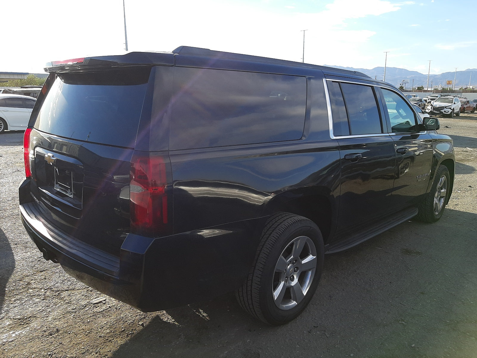 2015 CHEVROLET SUBURBAN C - 1GNSCJKC2FR518944 — photo 4