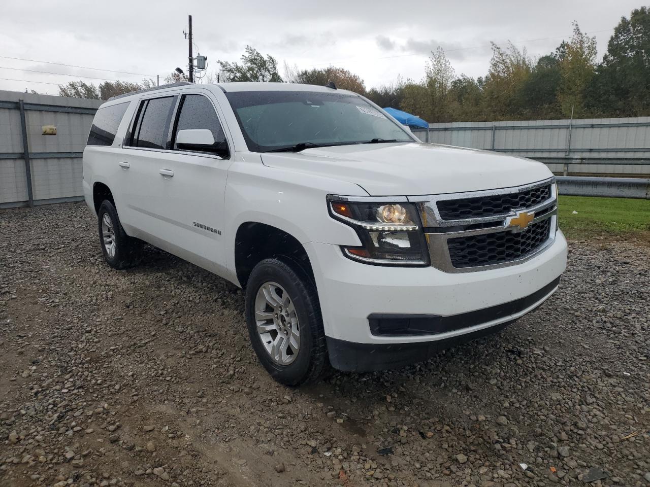 2015 CHEVROLET SUBURBAN C - 1GNSCJKC5FR295525 — photo 4